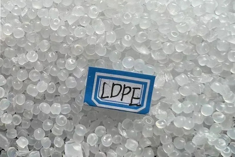 LDPE được sản xuất thông qua quá trình trùng hợp áp suất cao
