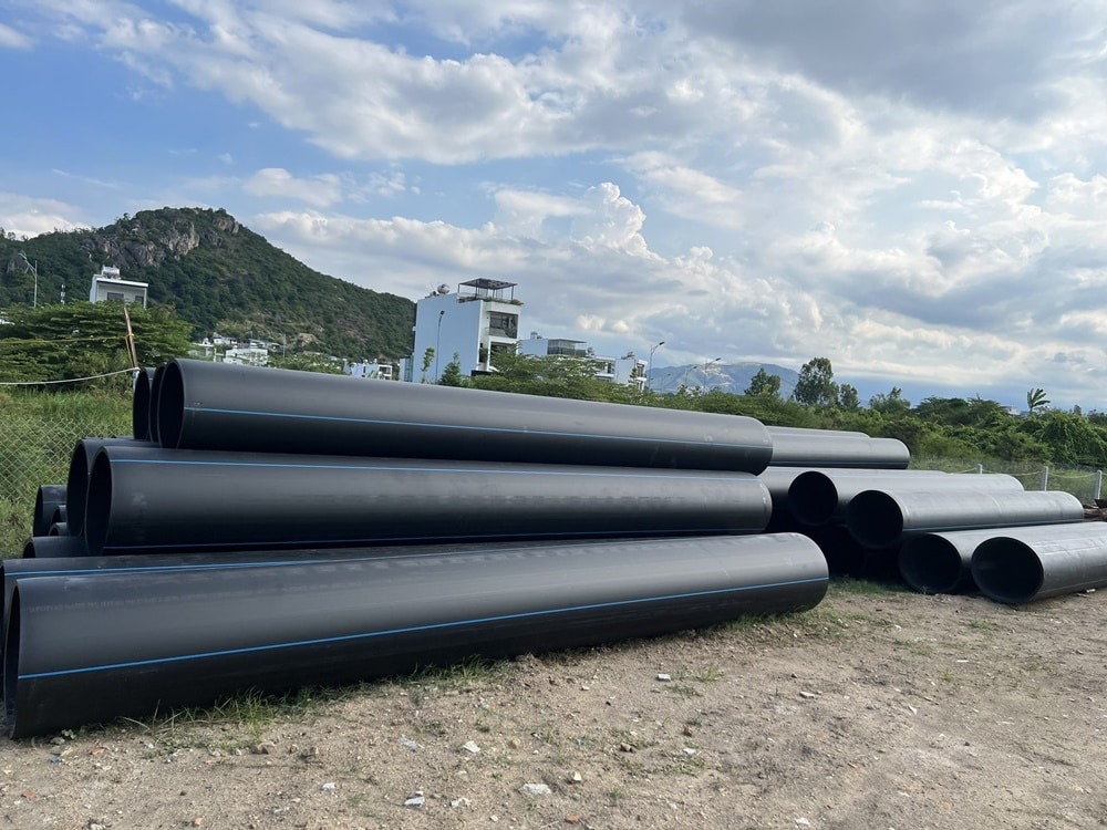Nhựa HDPE trơ với hầu hết các loại kiềm, axit, dung môi hữu cơ và nhiều hóa chất ăn mòn khác
