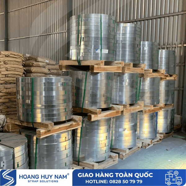 Kho hàng xả băng thép cuộn tại Hoàng Huy Nam