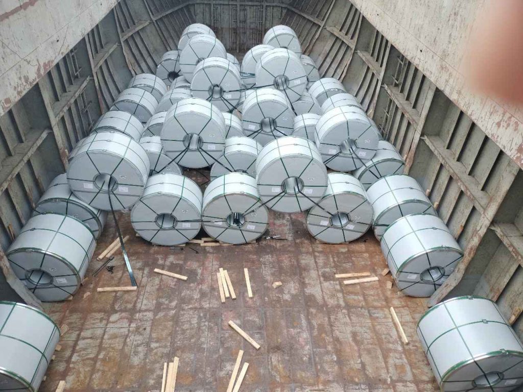 Vì sao dây đai thép được ưa chuộng trong công nghiệp nặng?